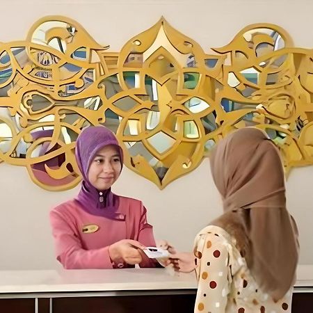 Yusro Hotel Restaurant & Convention Jombang Экстерьер фото