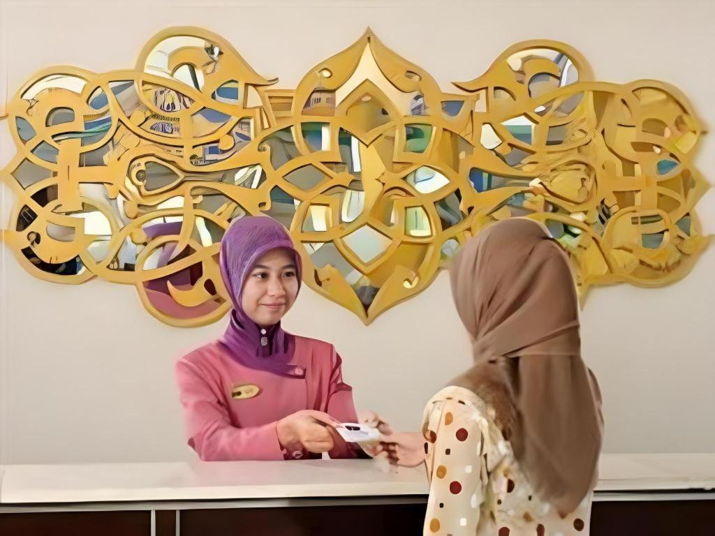 Yusro Hotel Restaurant & Convention Jombang Экстерьер фото