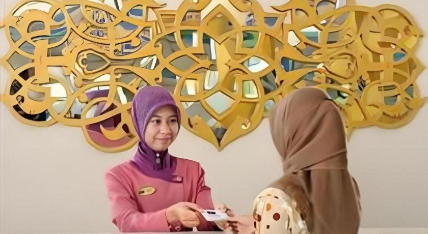 Yusro Hotel Restaurant & Convention Jombang Экстерьер фото
