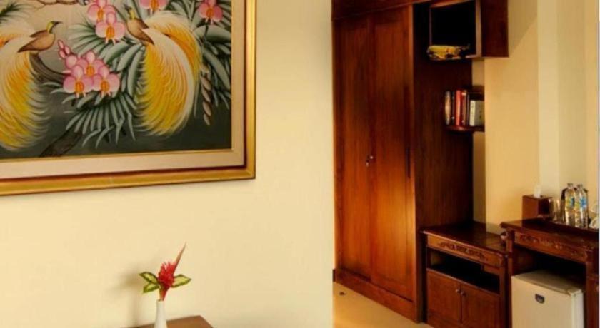 Yusro Hotel Restaurant & Convention Jombang Экстерьер фото